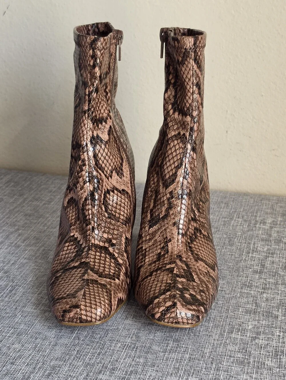 Steve Madden Harli Brown Snake Print Boots Block Heel Size 6 Ankle Bootie